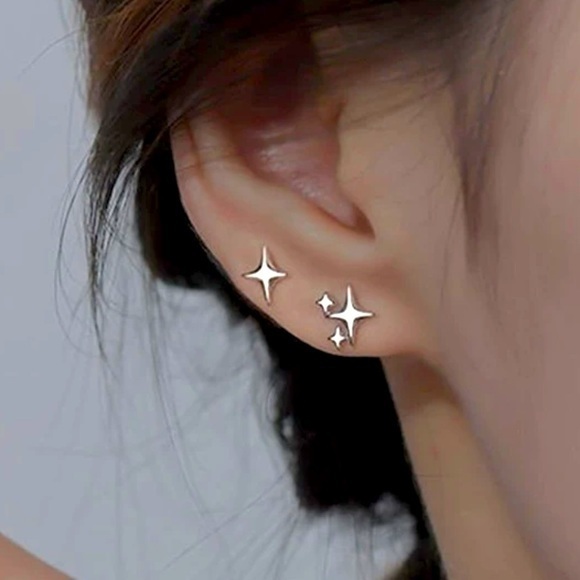 Star Stud Earrings Silver Plated - Picture 1 of 5